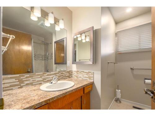 1012 Cannock Road Sw, Calgary, AB - Indoor Photo Showing Bathroom