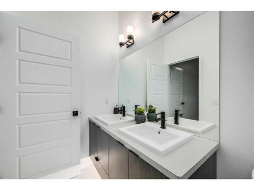 133 Walgrove Common Se, Calgary, AB - Indoor Photo Showing Bathroom