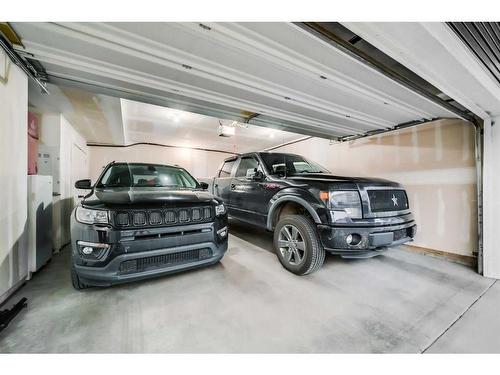 133 Walgrove Common Se, Calgary, AB - Indoor Photo Showing Garage