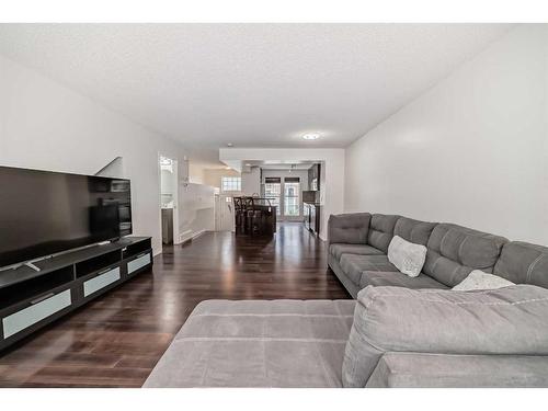 127 Auburn Bay Common Se, Calgary, AB - Indoor Photo Showing Living Room