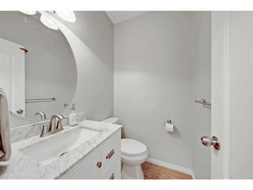 468 Mckenzie Lake Bay Se, Calgary, AB - Indoor Photo Showing Bathroom