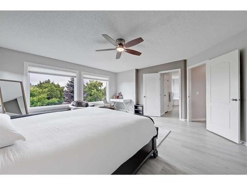 468 Mckenzie Lake Bay Se, Calgary, AB - Indoor Photo Showing Bedroom