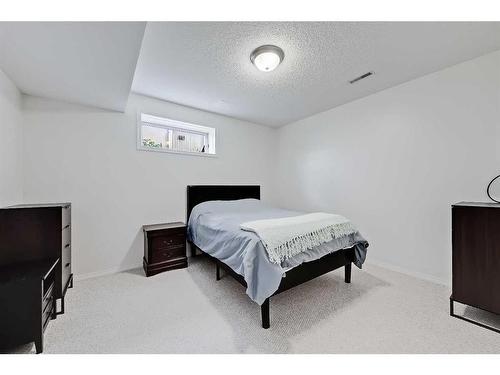 468 Mckenzie Lake Bay Se, Calgary, AB - Indoor Photo Showing Bedroom