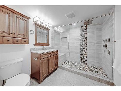 468 Mckenzie Lake Bay Se, Calgary, AB - Indoor Photo Showing Bathroom