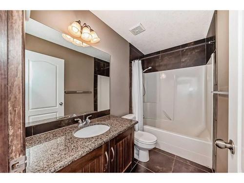 41 Everbrook Drive Sw, Calgary, AB - Indoor Photo Showing Bathroom
