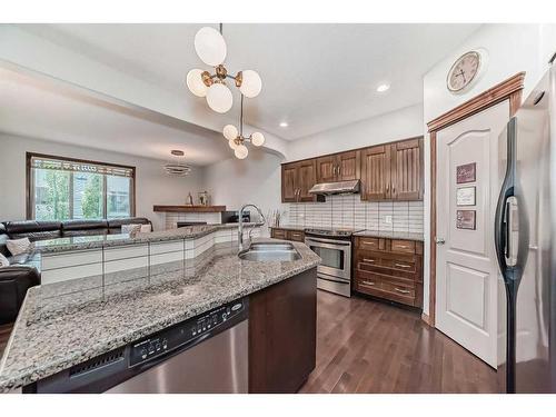 41 Everbrook Drive Sw, Calgary, AB - Indoor Photo Showing Kitchen With Double Sink