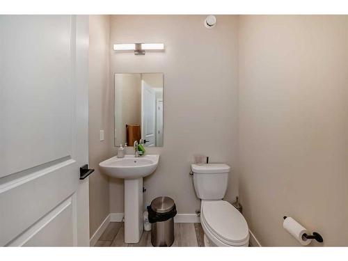 163 Belvedere Green Se, Calgary, AB - Indoor Photo Showing Bathroom