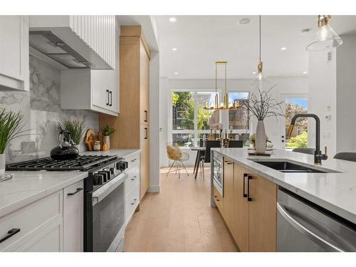 3609 2 Street Nw, Calgary, AB - Indoor Photo Showing Kitchen With Double Sink