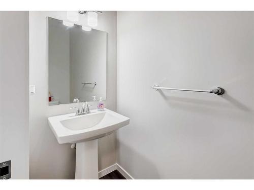 113 Howse Common Ne, Calgary, AB - Indoor Photo Showing Bathroom