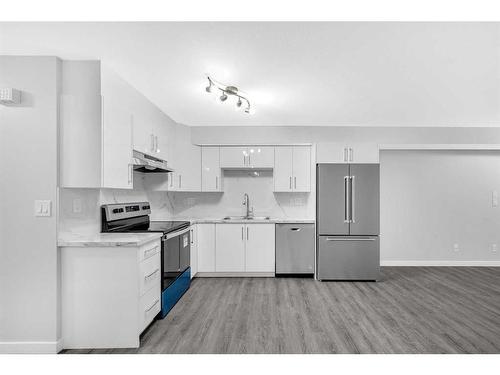 102-1728 34 Street Se, Calgary, AB - Indoor Photo Showing Kitchen