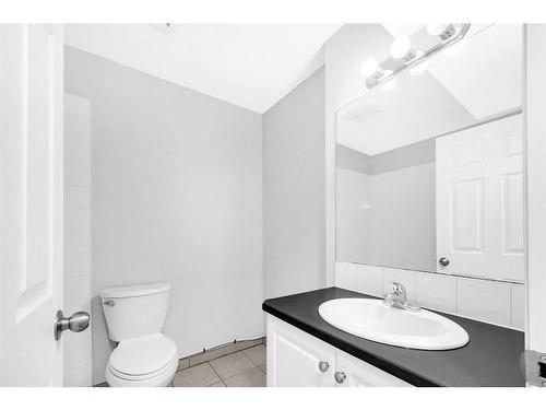 102-1728 34 Street Se, Calgary, AB - Indoor Photo Showing Bathroom