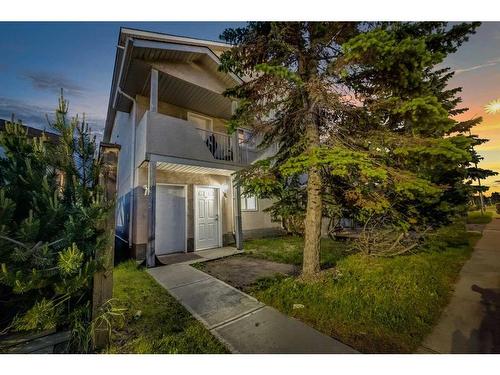 102-1728 34 Street Se, Calgary, AB - Outdoor