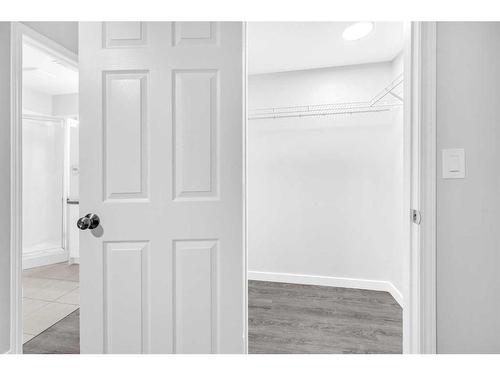 102-1728 34 Street Se, Calgary, AB - Indoor Photo Showing Other Room