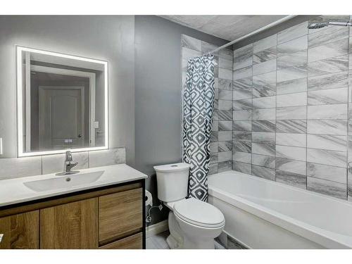 114 Kincora Park Nw, Calgary, AB - Indoor Photo Showing Bathroom