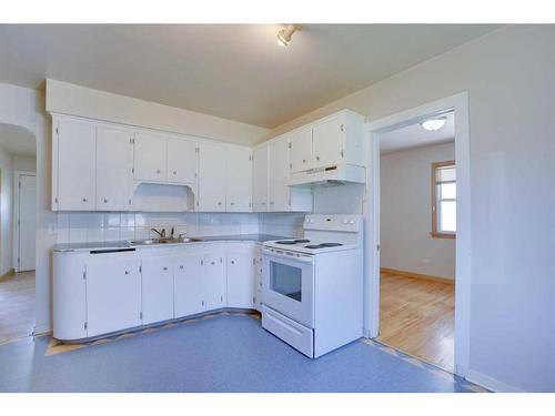 2021 21 Avenue Nw, Calgary, AB - Indoor Photo Showing Kitchen With Double Sink