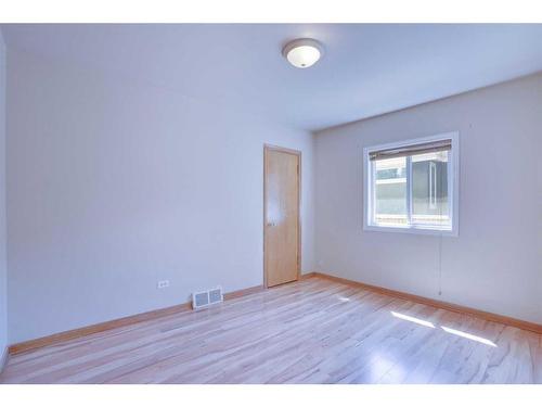 2021 21 Avenue Nw, Calgary, AB - Indoor Photo Showing Kitchen