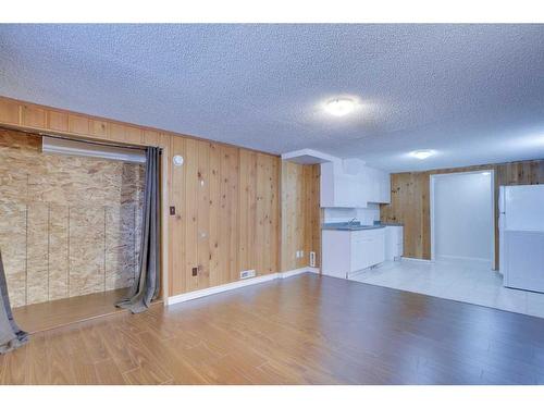 2021 21 Avenue Nw, Calgary, AB - Indoor Photo Showing Bathroom