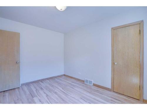 2021 21 Avenue Nw, Calgary, AB - Indoor Photo Showing Kitchen