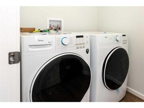 96 Cityline Point Ne, Calgary, AB - Indoor Photo Showing Laundry Room