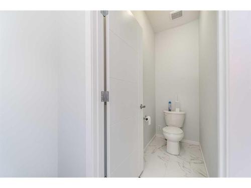 96 Cityline Point Ne, Calgary, AB - Indoor Photo Showing Bathroom