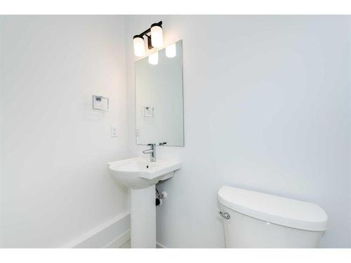 811 Carrington Boulevard Nw, Calgary, AB - Indoor Photo Showing Bathroom