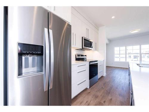 811 Carrington Boulevard Nw, Calgary, AB - Indoor Photo Showing Kitchen