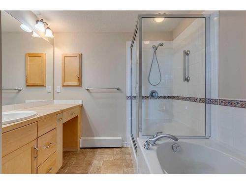 404-1718 14 Avenue Nw, Calgary, AB - Indoor Photo Showing Bathroom