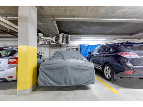 404-1718 14 Avenue Nw, Calgary, AB - Indoor Photo Showing Garage