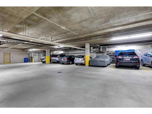 404-1718 14 Avenue Nw, Calgary, AB - Indoor Photo Showing Garage