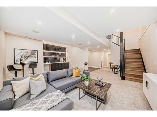 1931 43 Avenue Sw, Calgary, AB - Indoor Photo Showing Living Room