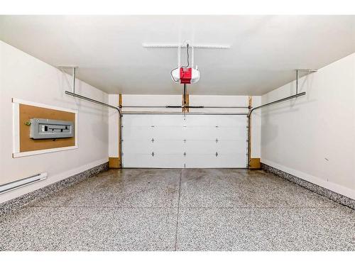 1931 43 Avenue Sw, Calgary, AB - Indoor Photo Showing Garage