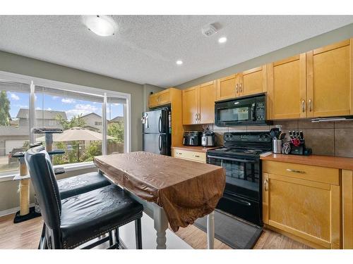 533 Mckenzie Towne Drive Se, Calgary, AB - Indoor Photo Showing Kitchen