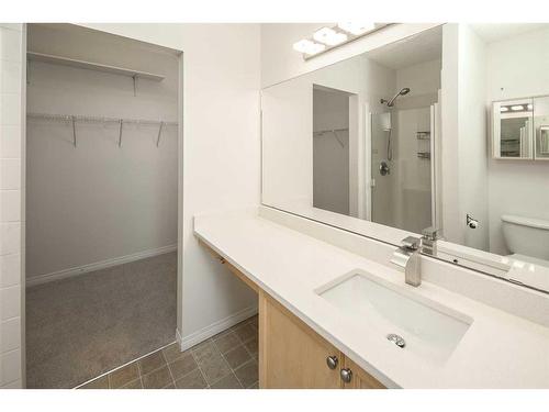 428-345 Rocky Vista Park Nw, Calgary, AB - Indoor Photo Showing Bathroom