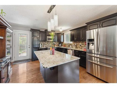 16 Whiteram Mews Ne, Calgary, AB - Indoor Photo Showing Kitchen With Upgraded Kitchen