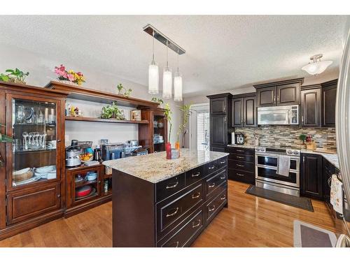 16 Whiteram Mews Ne, Calgary, AB - Indoor Photo Showing Kitchen With Upgraded Kitchen