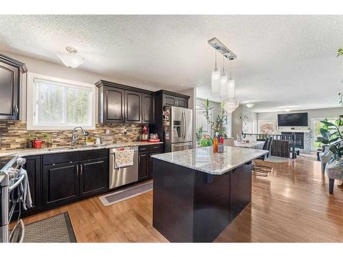 16 Whiteram Mews Ne, Calgary, AB - Indoor Photo Showing Kitchen With Upgraded Kitchen