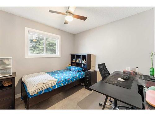 16 Whiteram Mews Ne, Calgary, AB - Indoor Photo Showing Bedroom