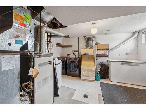 16 Whiteram Mews Ne, Calgary, AB - Indoor Photo Showing Laundry Room