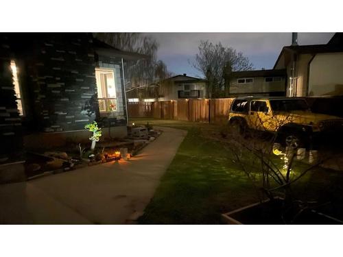 16 Whiteram Mews Ne, Calgary, AB - Outdoor