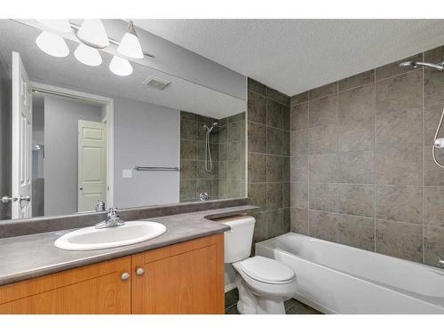 4224-10 Prestwick Bay Se, Calgary, AB - Indoor Photo Showing Bathroom