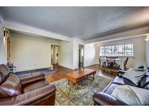 2232 Halifax Crescent Nw, Calgary, AB - Indoor Photo Showing Living Room