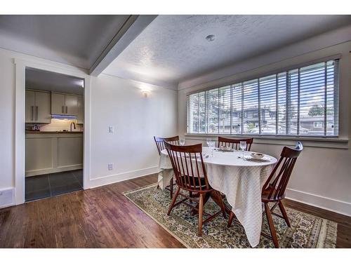 2232 Halifax Crescent Nw, Calgary, AB - Indoor Photo Showing Dining Room