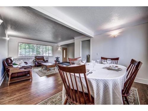 2232 Halifax Crescent Nw, Calgary, AB - Indoor Photo Showing Dining Room