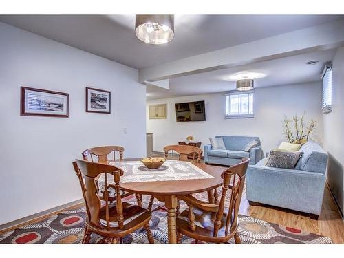 2232 Halifax Crescent Nw, Calgary, AB - Indoor Photo Showing Dining Room