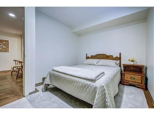 2232 Halifax Crescent Nw, Calgary, AB - Indoor Photo Showing Bedroom