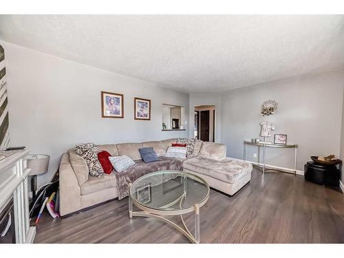 381 Hendon Drive Nw, Calgary, AB - Indoor Photo Showing Living Room