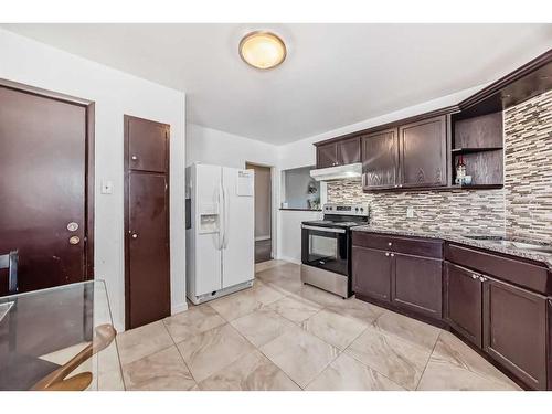381 Hendon Drive Nw, Calgary, AB - Indoor Photo Showing Kitchen