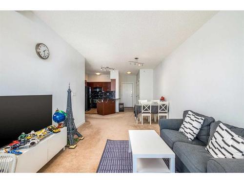 1507-8880 Horton Road Sw, Calgary, AB - Indoor Photo Showing Living Room