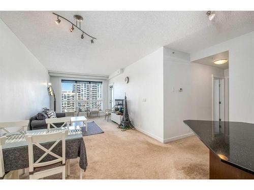 1507-8880 Horton Road Sw, Calgary, AB - Indoor