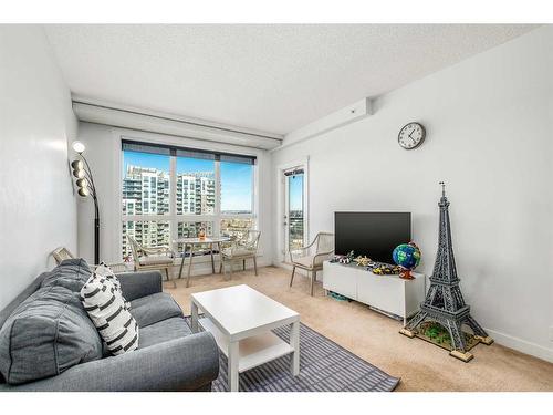 1507-8880 Horton Road Sw, Calgary, AB - Indoor Photo Showing Living Room